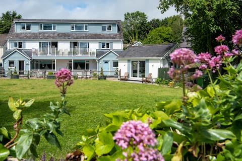 Amazing up side down house with mega views