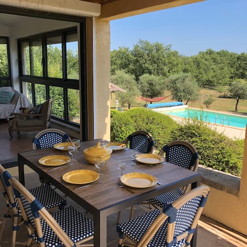 Villa calm with swimming pool /land of 5000 m2