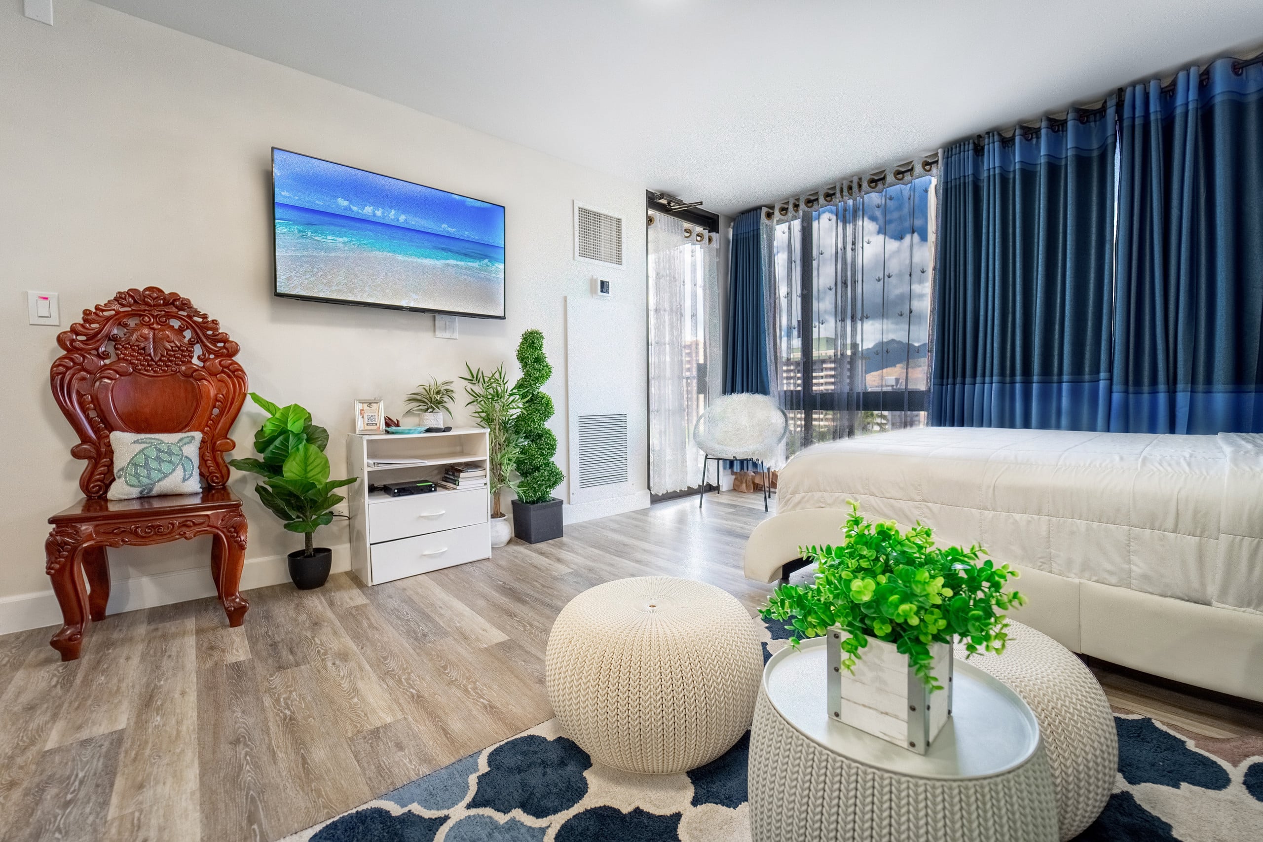 Condo in Honolulu · ★4.83 · 1 bedroom · 3 beds · 1 private bath - Image 6