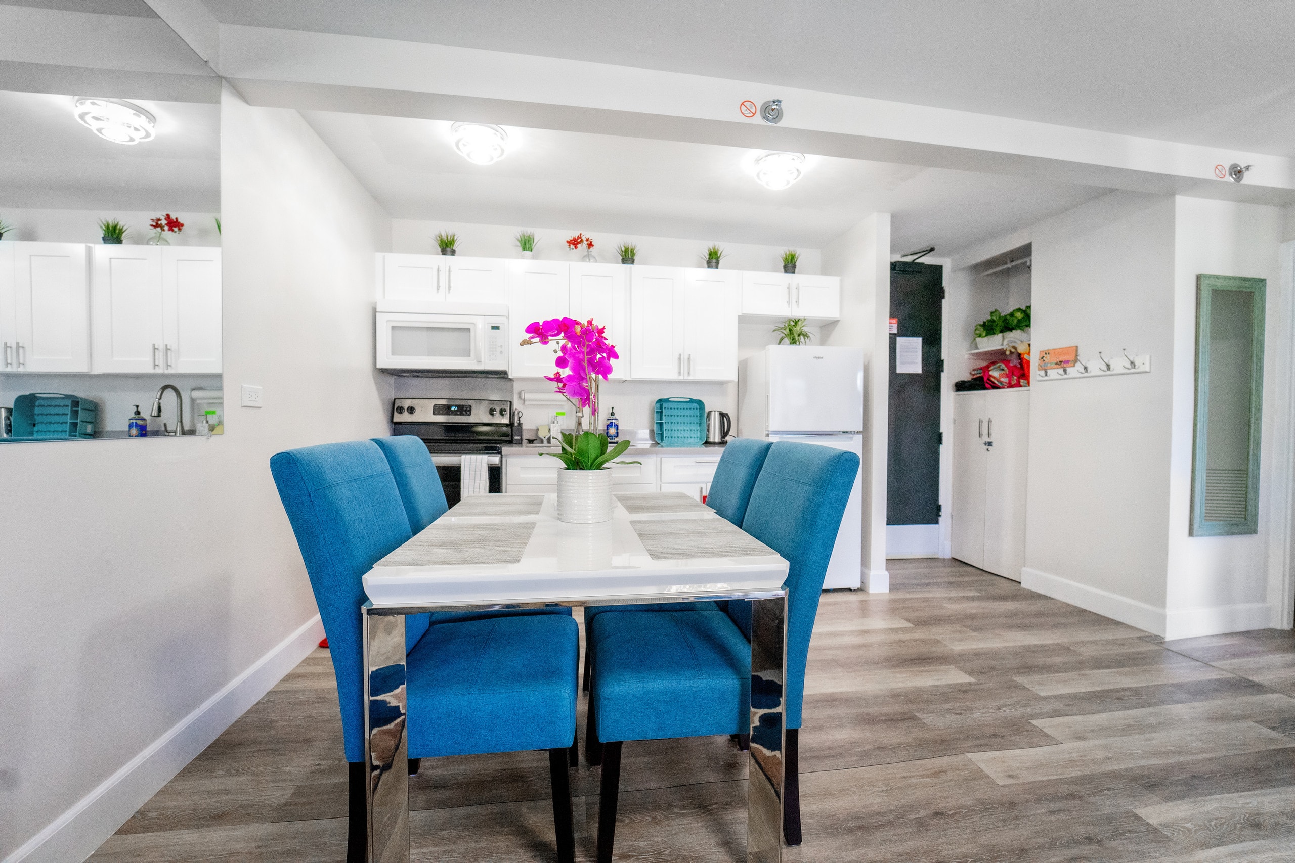 Condo in Honolulu · ★4.83 · 1 bedroom · 3 beds · 1 private bath - Image 4