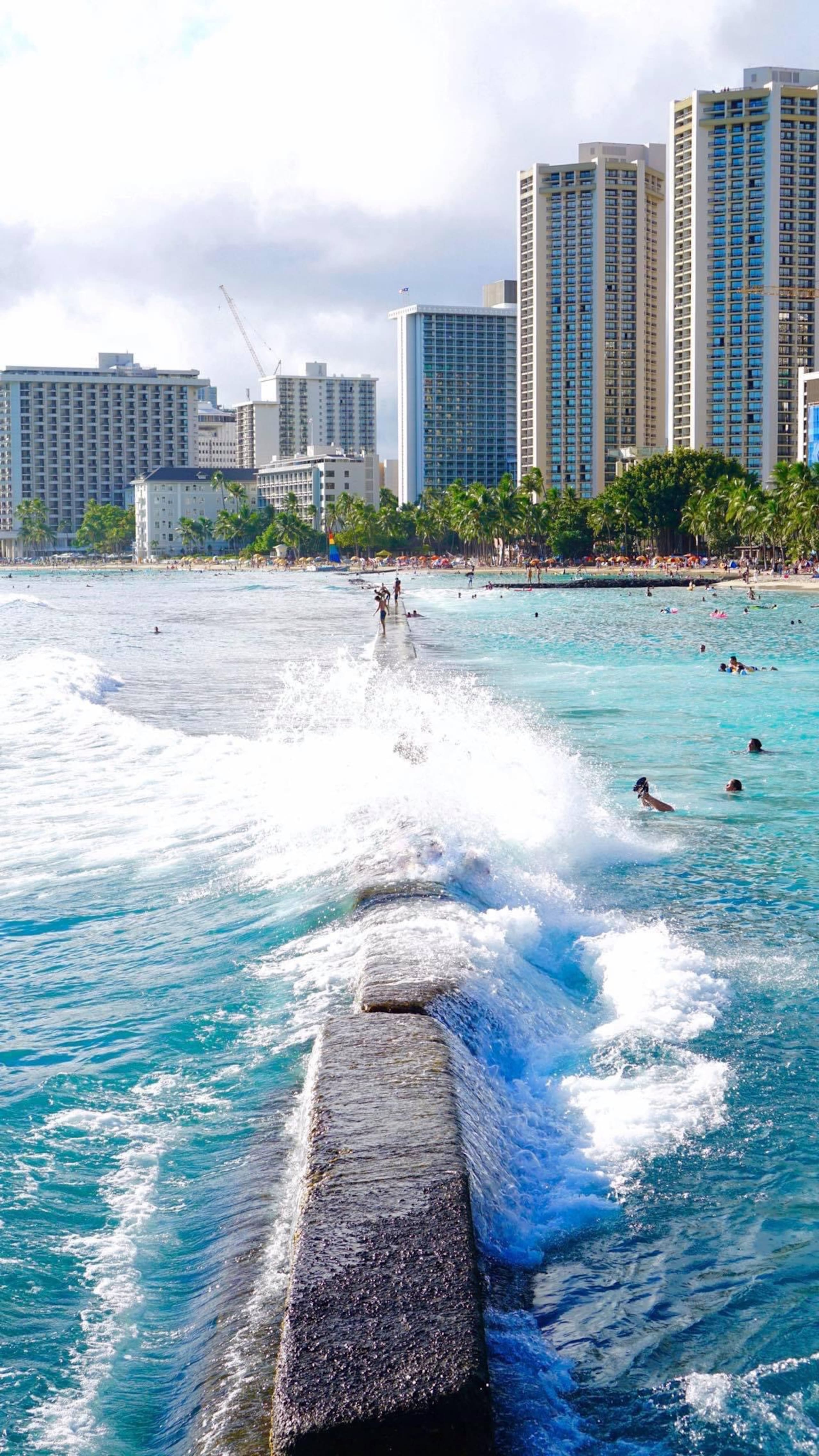 Condo in Honolulu · ★4.83 · 1 bedroom · 3 beds · 1 private bath - Image 32