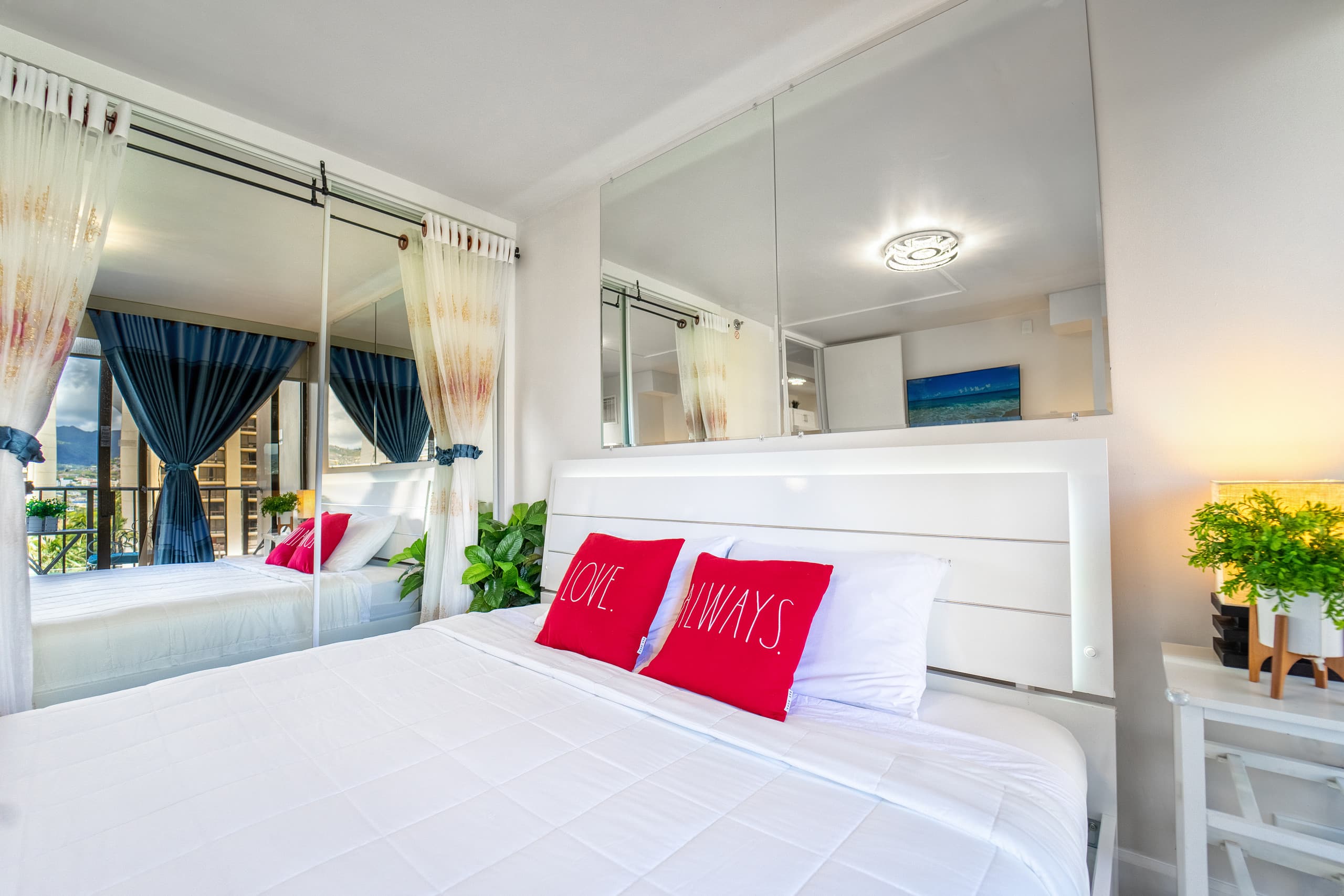 Condo in Honolulu · ★4.83 · 1 bedroom · 3 beds · 1 private bath - Image 8