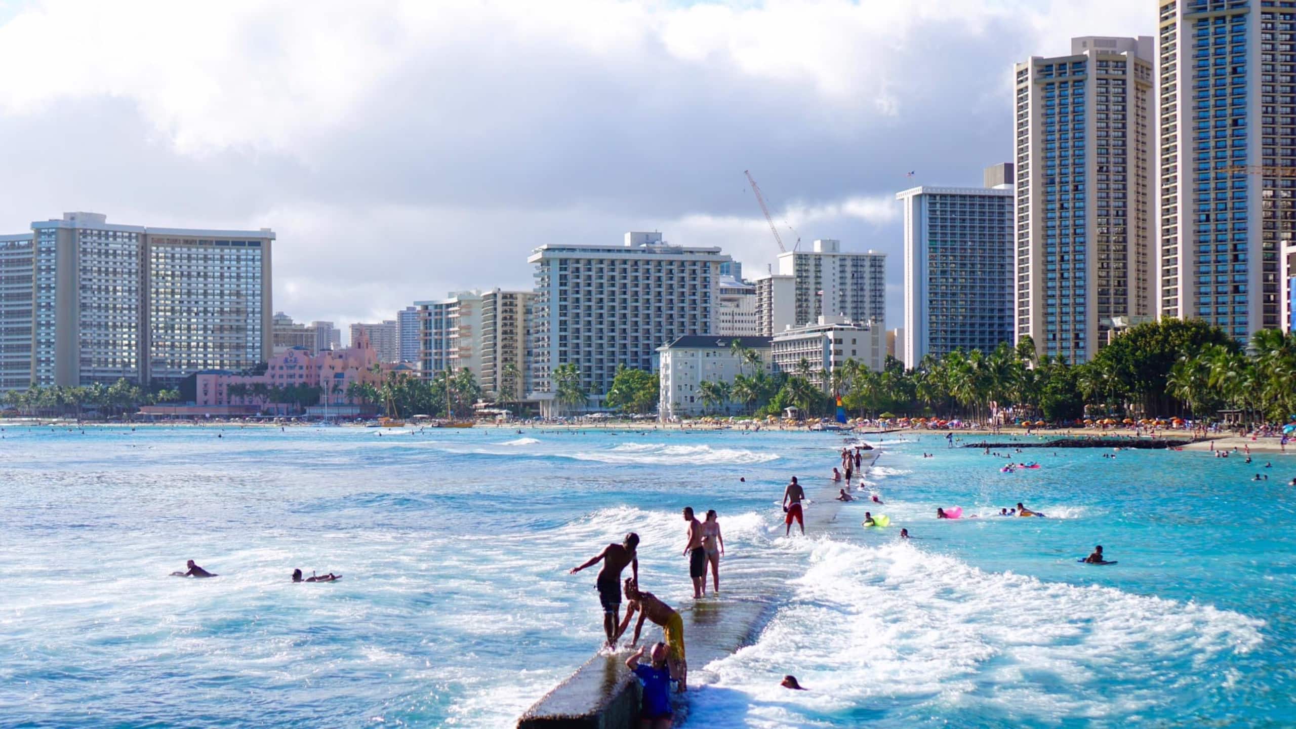 Condo in Honolulu · ★4.83 · 1 bedroom · 3 beds · 1 private bath - Image 30