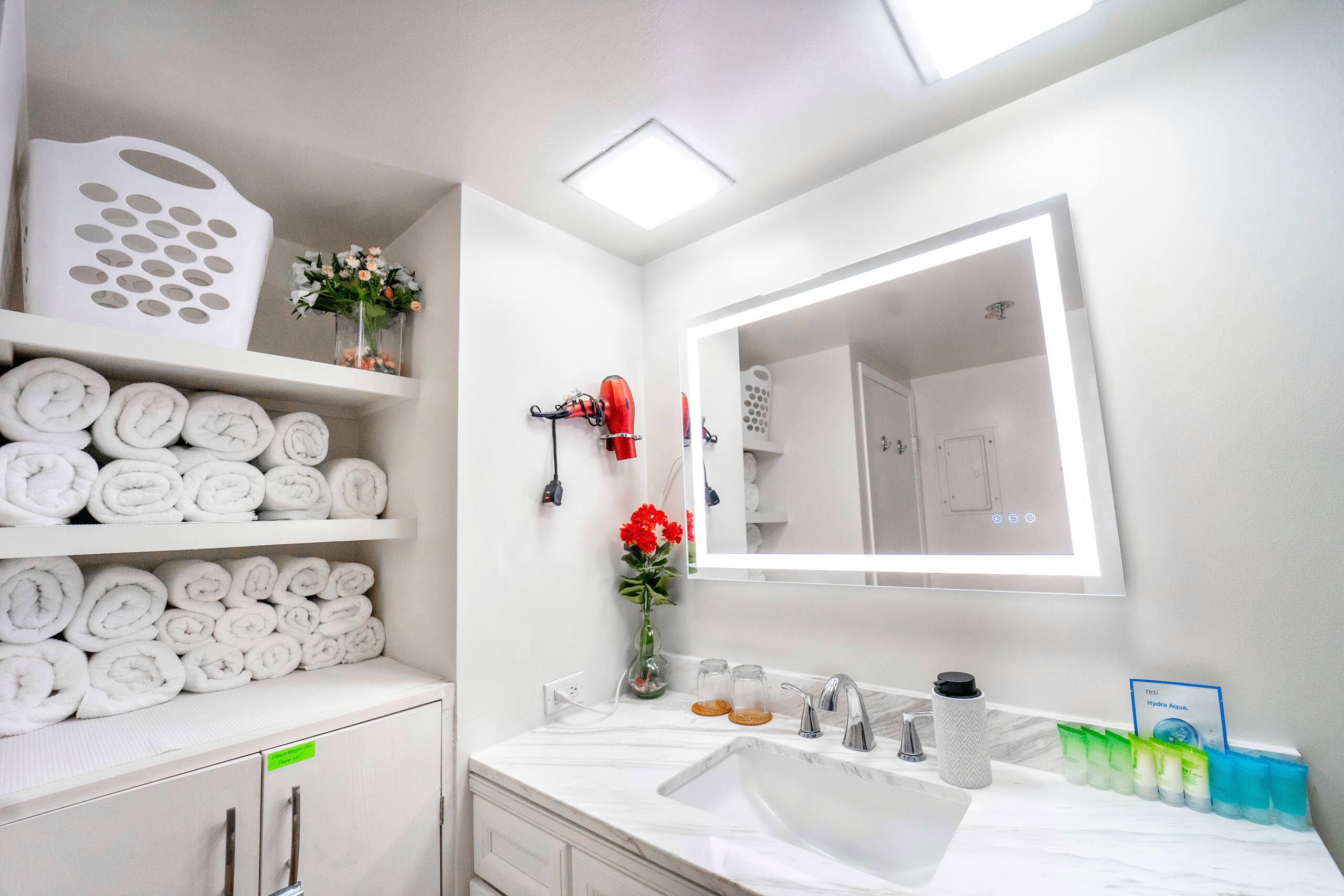 Condo in Honolulu · ★4.83 · 1 bedroom · 3 beds · 1 private bath - Image 10
