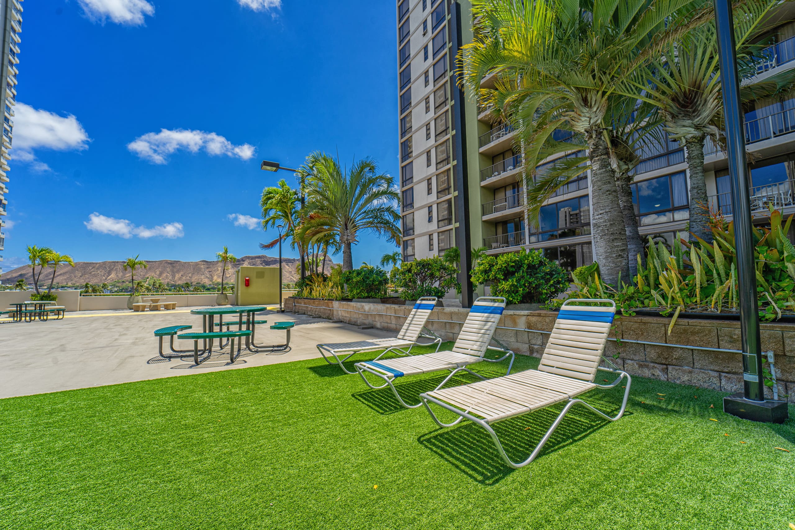 Condo in Honolulu · ★4.83 · 1 bedroom · 3 beds · 1 private bath - Image 13