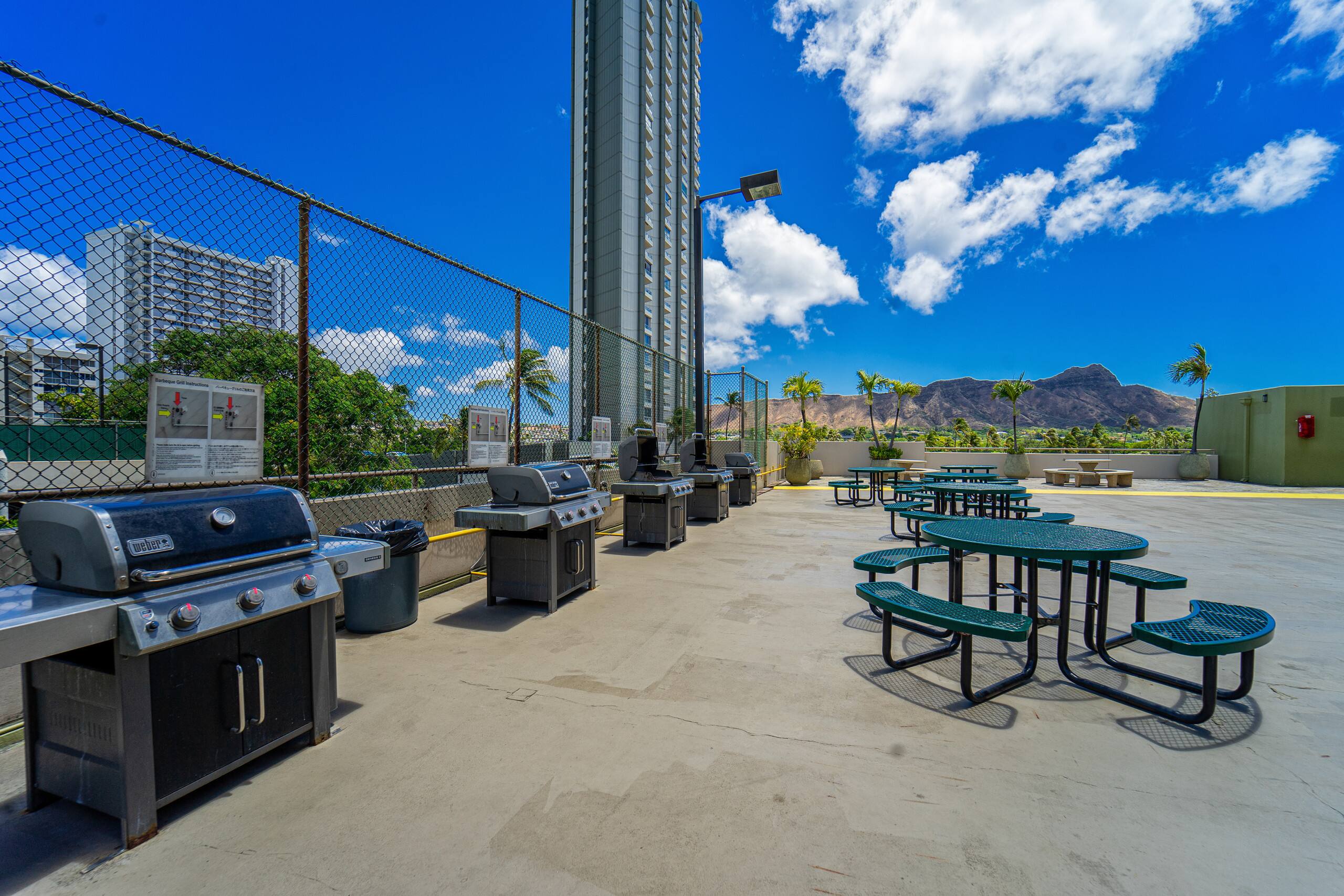 Condo in Honolulu · ★4.83 · 1 bedroom · 3 beds · 1 private bath - Image 24