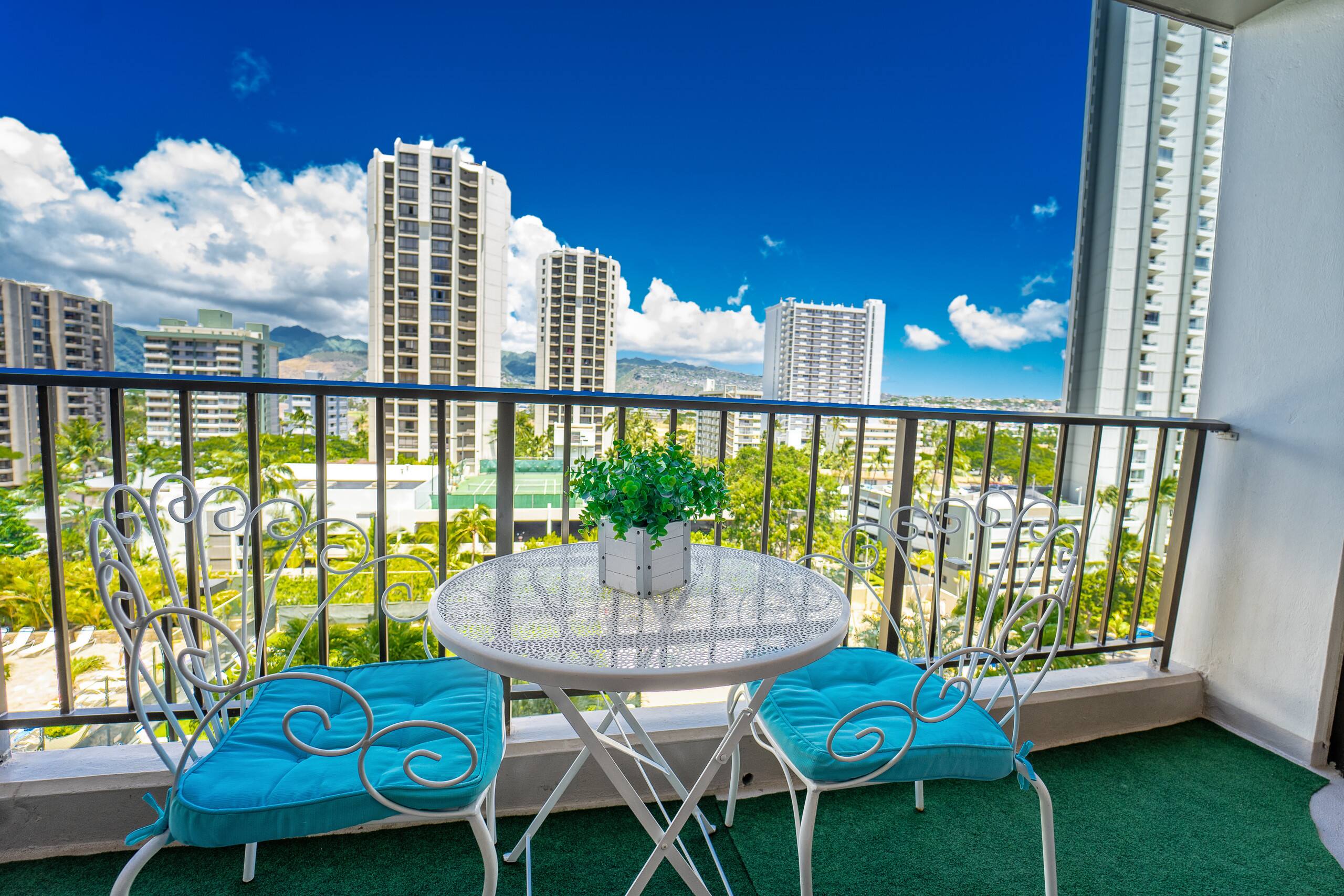 Condo in Honolulu · ★4.83 · 1 bedroom · 3 beds · 1 private bath - Image 15