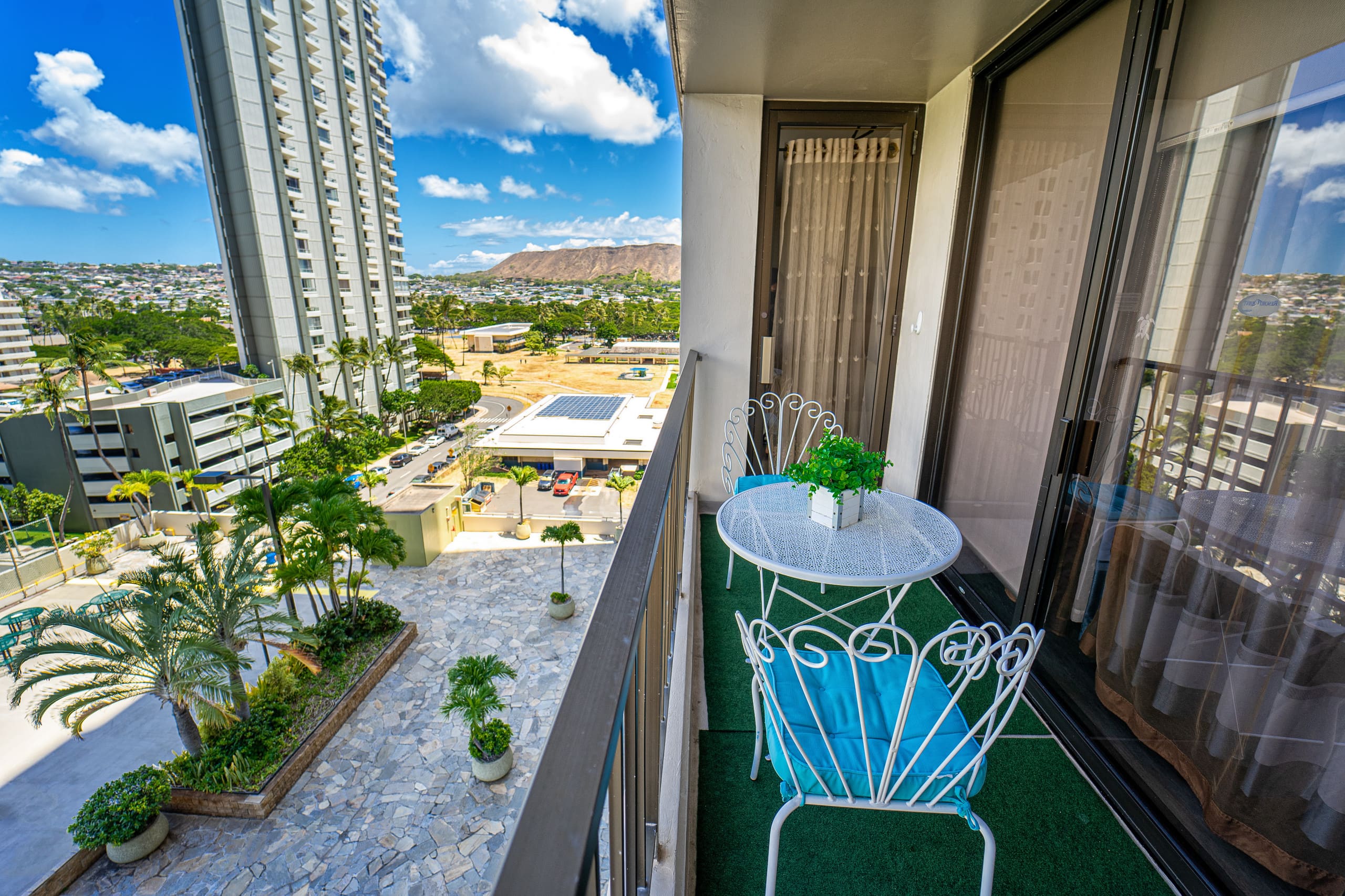 Condo in Honolulu · ★4.83 · 1 bedroom · 3 beds · 1 private bath - Image 16