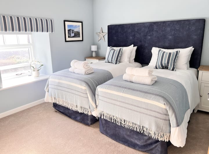 חדר זוגי נהדר ומואר עם מיטות נוחות במיוחד