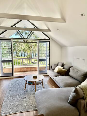 Pelican – Lake Views – Pet Friendly gallery image 3