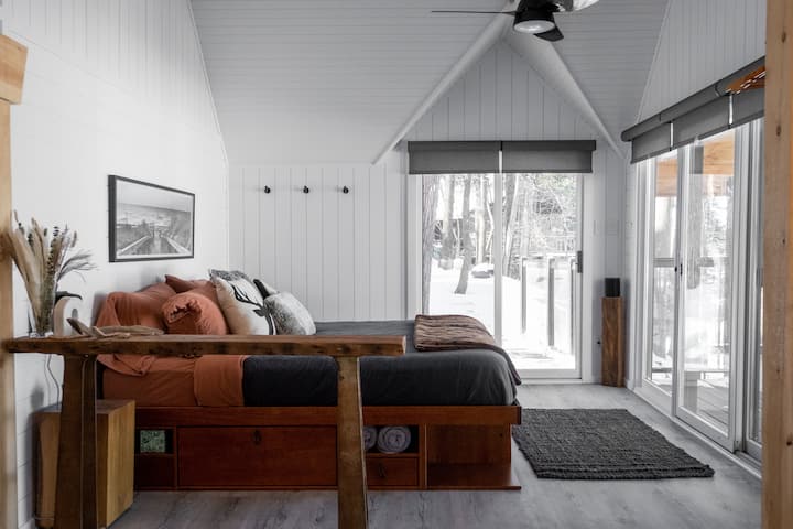 B♥️lake Our Lakeside Getaway - Cabins for Rent in South Frontenac