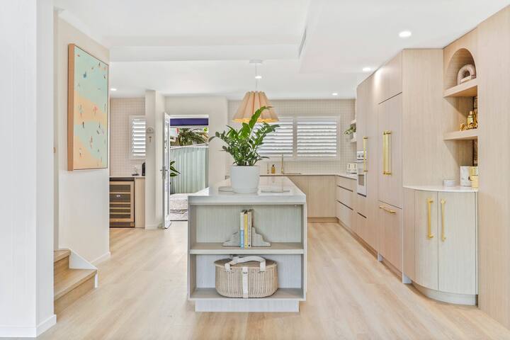 Cosy on Noosa Parade gallery image 2