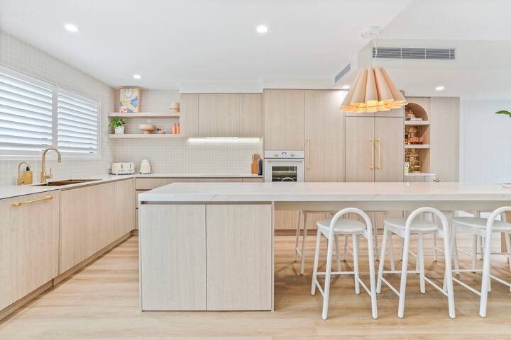 Cosy on Noosa Parade