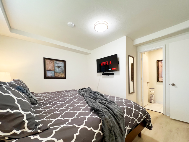 Big&Beautiful 5/4 in Dallas- Hot Tub &Ping Pong gallery image 3