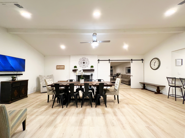 Big&Beautiful 5/4 in Dallas- Hot Tub &Ping Pong gallery image 4