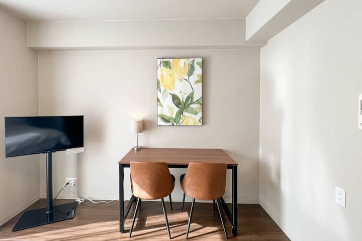 With a desk, perfect for remote work!701 - Apartments for