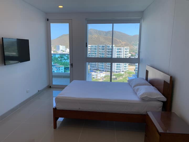 Camera principale con letto matrimoniale