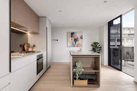 Ultra modern 2 bedroom with a view in North Sydney