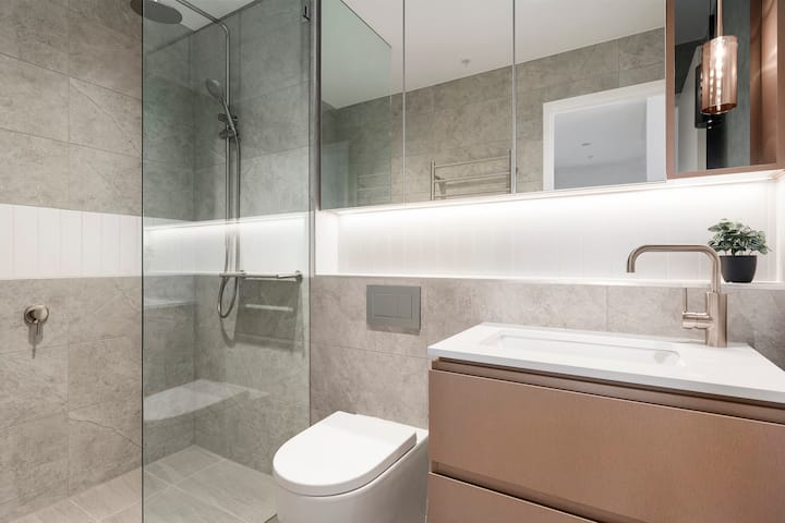 Ultra modern 2 bedroom with a view in North Sydney