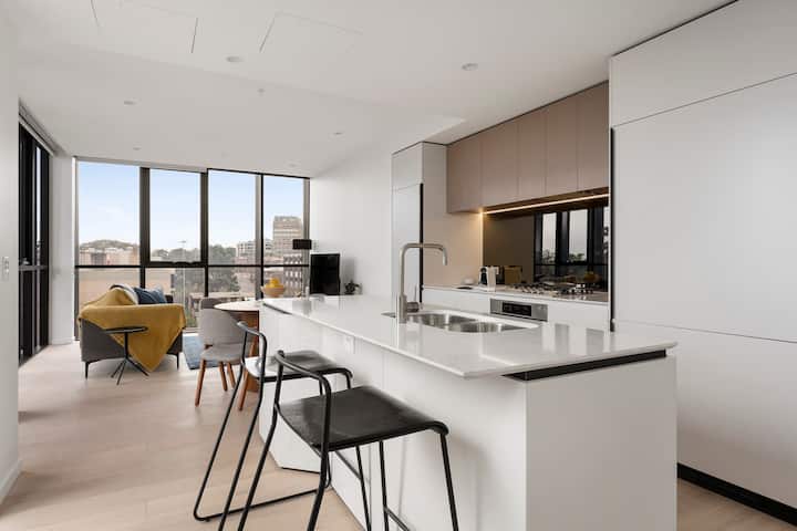 Ultra modern 2 bedroom with a view in North Sydney