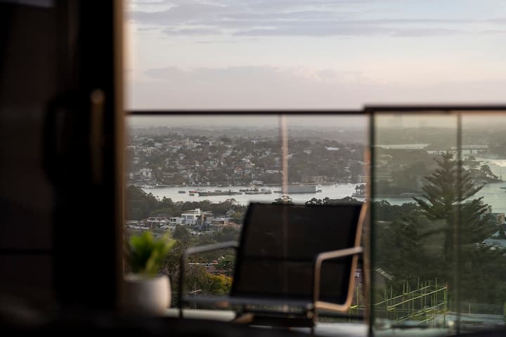 Ultra modern 2 bedroom with a view in North Sydney