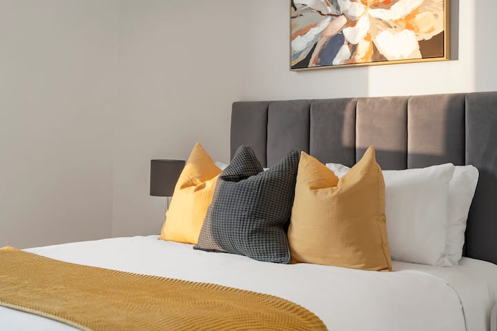 Ultra modern 3 bedroom apartment in North Sydney