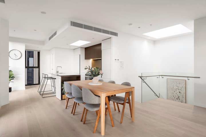 Ultra modern 3 bedroom apartment in North Sydney