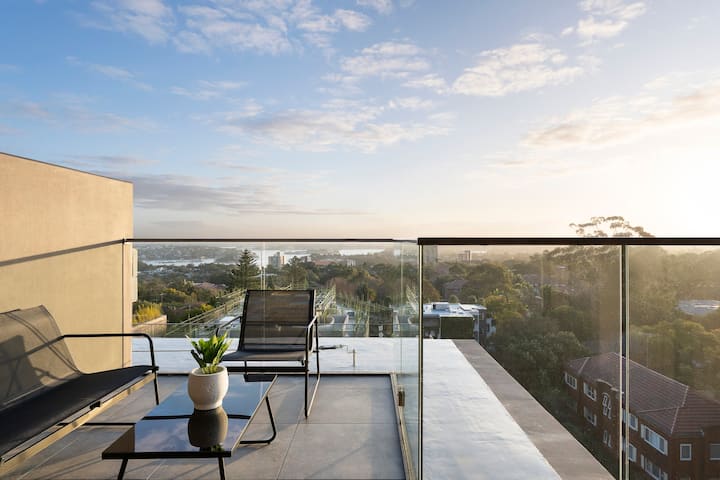 Ultra modern 3 bedroom apartment in North Sydney