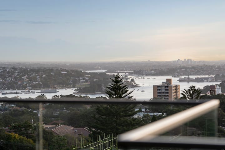 Ultra modern 3 bedroom apartment in North Sydney