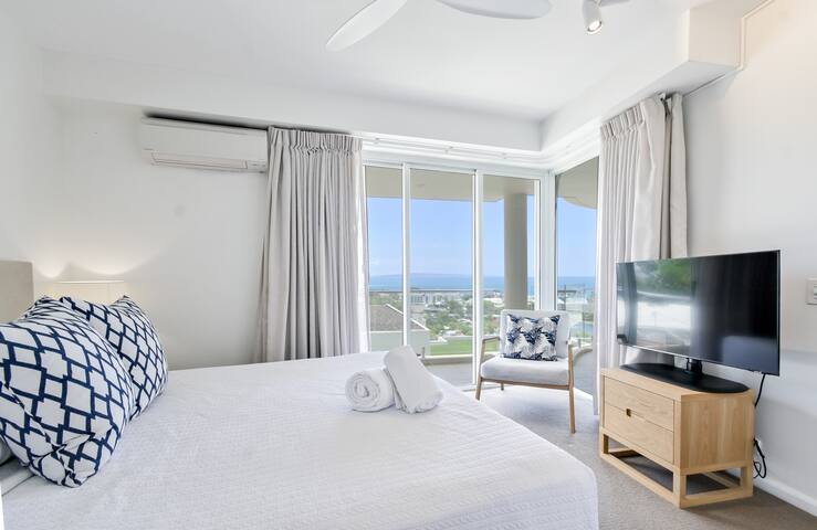 Noosa Crest Penthouse 40: Private Rooftop Pool gallery image 3