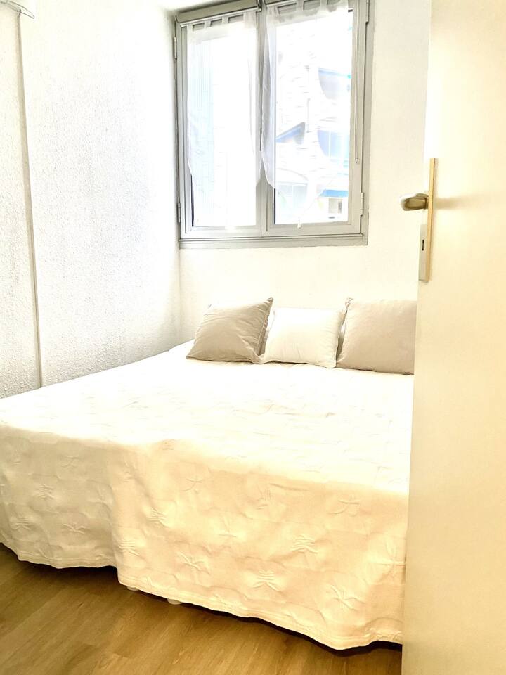 CHUMBA TOFAUTI CHA KULALA na kitanda 160