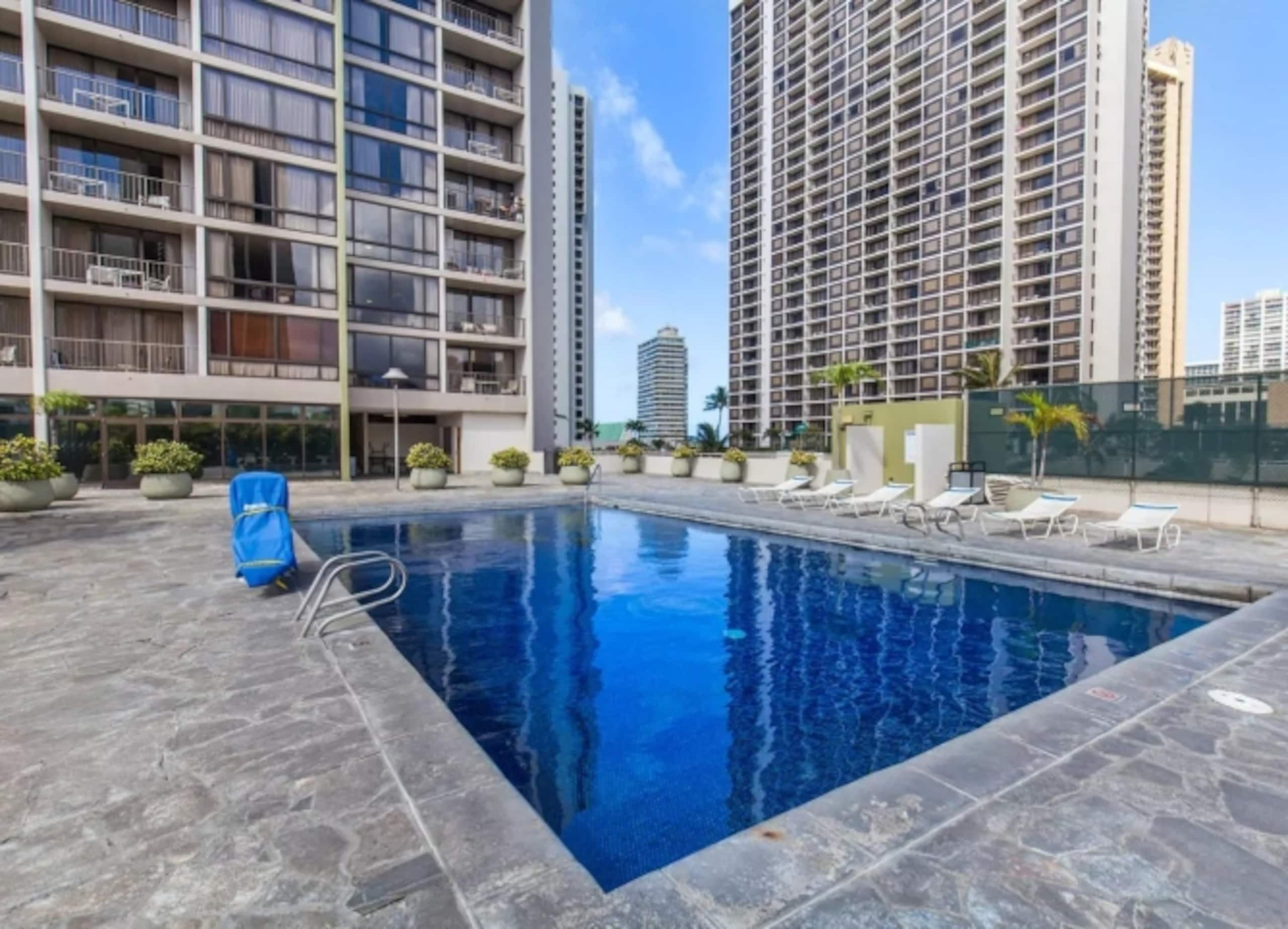 Hotel in Honolulu · ★4.56 · 1 bedroom · 3 beds · 1 private bath - Image 18