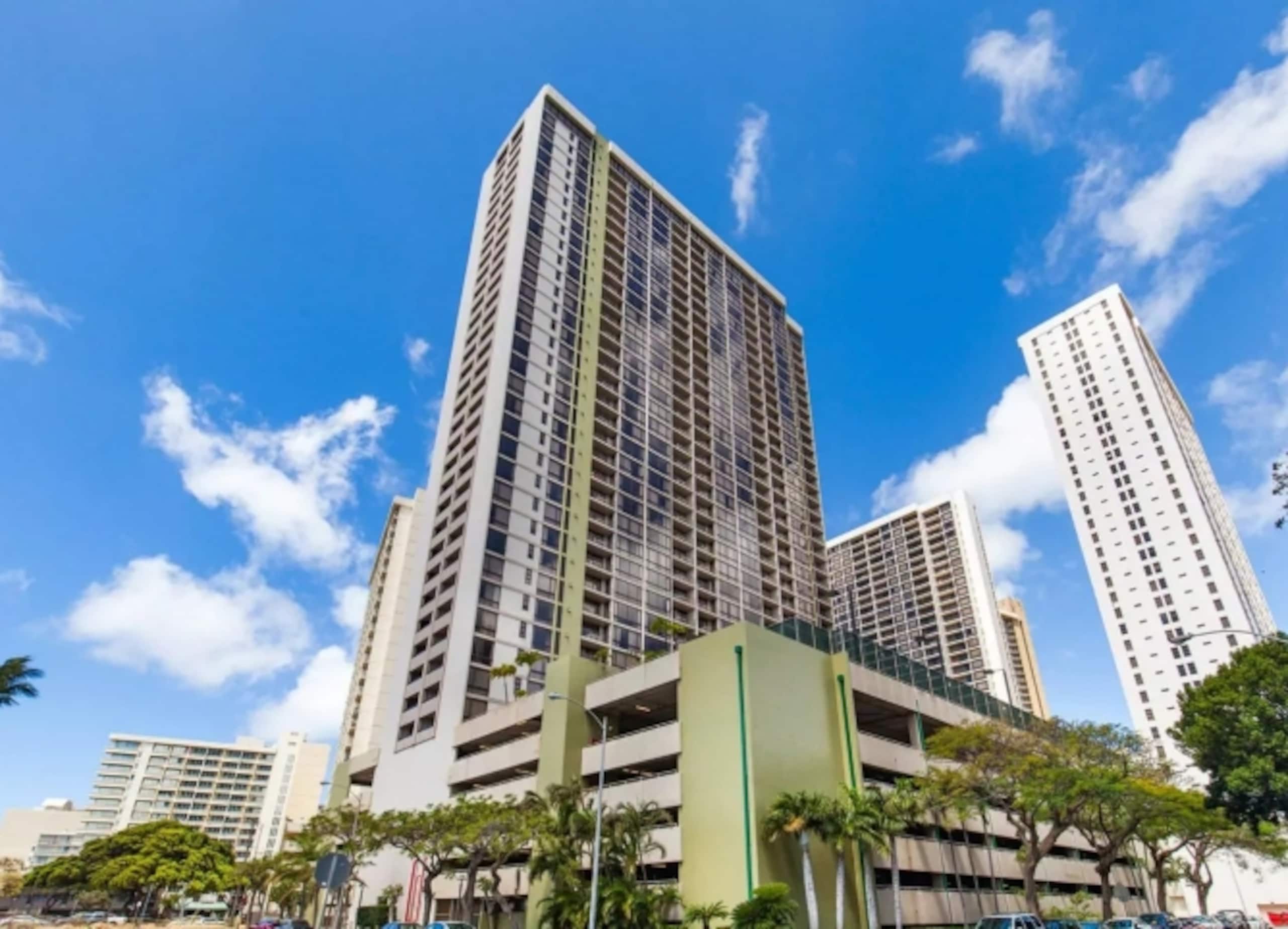 Hotel in Honolulu · ★4.56 · 1 bedroom · 3 beds · 1 private bath - Image 17