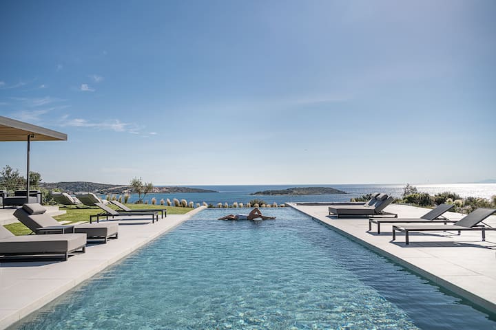 Balanced harmony above the sea: by etouri