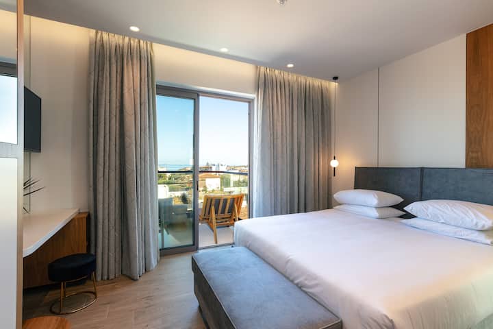 Twin  bedroom on  first floor.