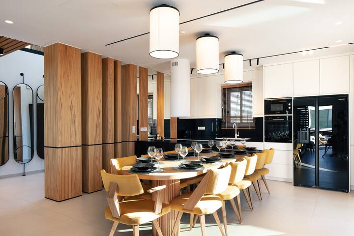 Macaw Luxury Residence, daily housekeeping! gallery image 3