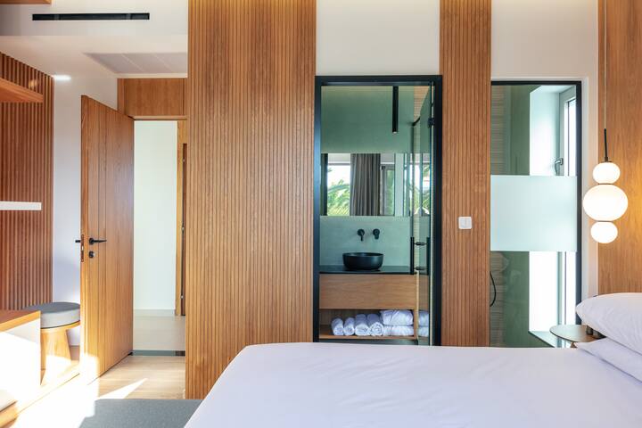 Macaw Luxury Residence, daily housekeeping! gallery image 4