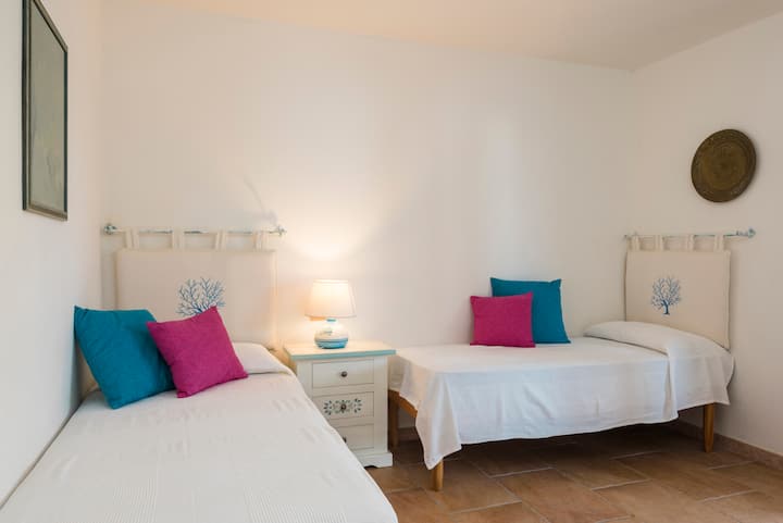 Dormitorio con 2 camas individuales / cámara con 2 letti singoli