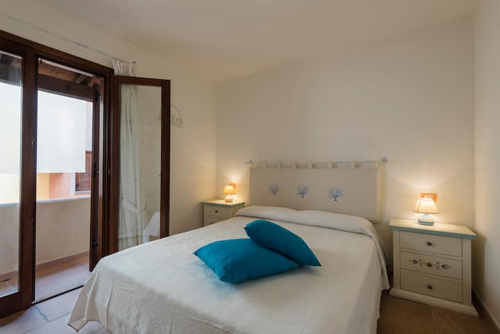 Habitación doble con pequeño balcón privado/ Camera matrimoniale con balcón