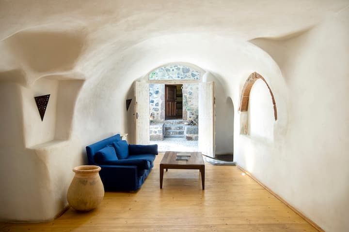 Four Bedroom Villa With Hot Tub - Ducato Wine - Santorini