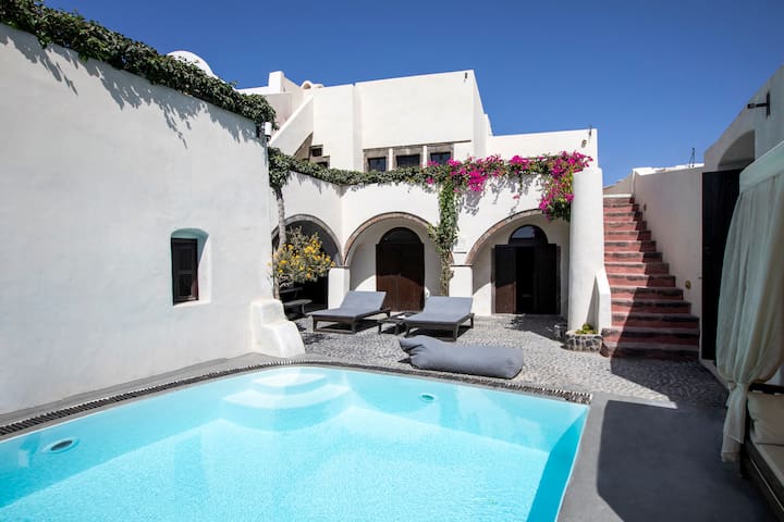 Grand 4 Bedroom Villa Private Pool – Ducato Wine