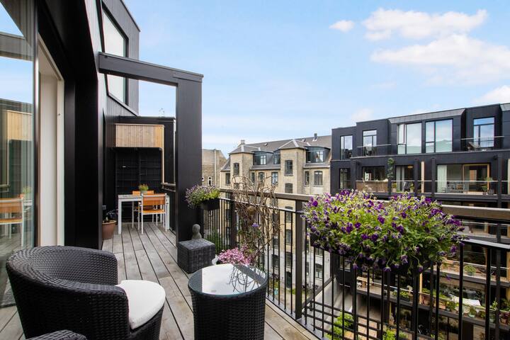 Modern apartment in hip area