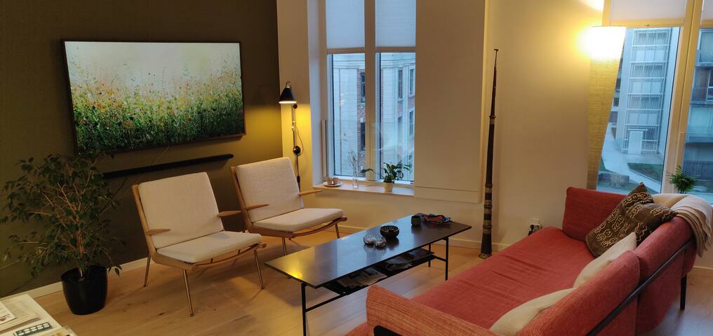 Modern apartment in hip area gallery image 5