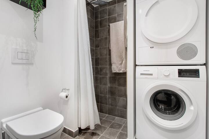 Modern apartment in hip area gallery image 4