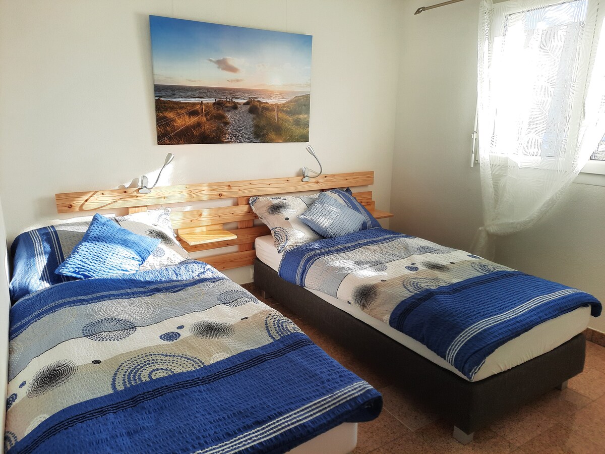 Chumba cha kulala vitanda viwili tofauti