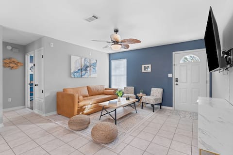 Top Airbnb: Salty Breeze Beach House ~15 min Navarre Beach in Midway