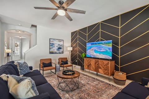 Popular Airbnb listing: Fabulous Find - North Hyde Park w/ Game room in North Hyde Park