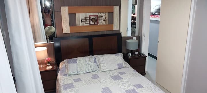 Quarto social com suite.