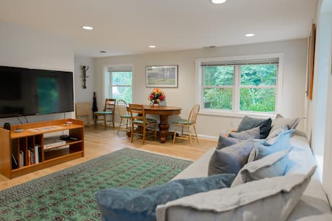Private Garden 1BR Oasis Near DC w/Parking & Patio