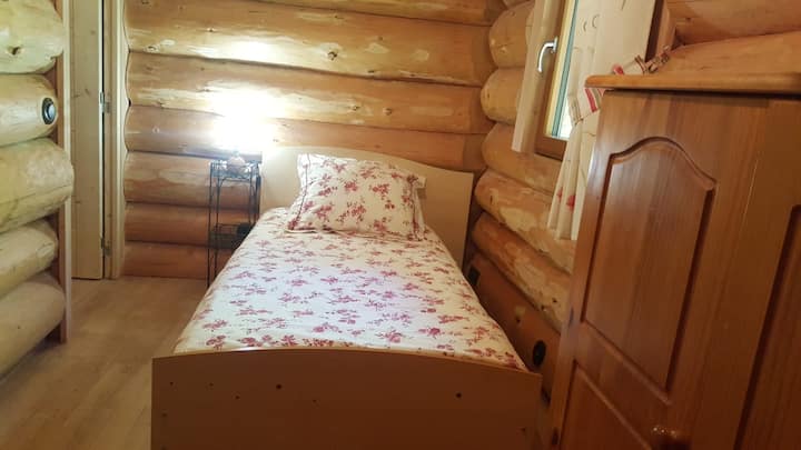 Spálňa 6  s 1 samostatnou posteľou a slnečníkom